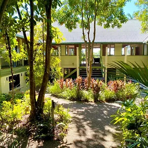 Jackaroo Treehouse Rainforest Retreat Hostel